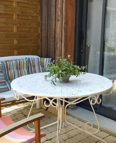 Aupres Du Chateau 2 Bed and breakfast Breze