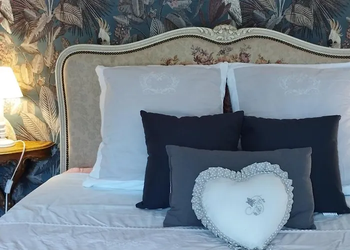 Aupres Du Chateau 2 Breze